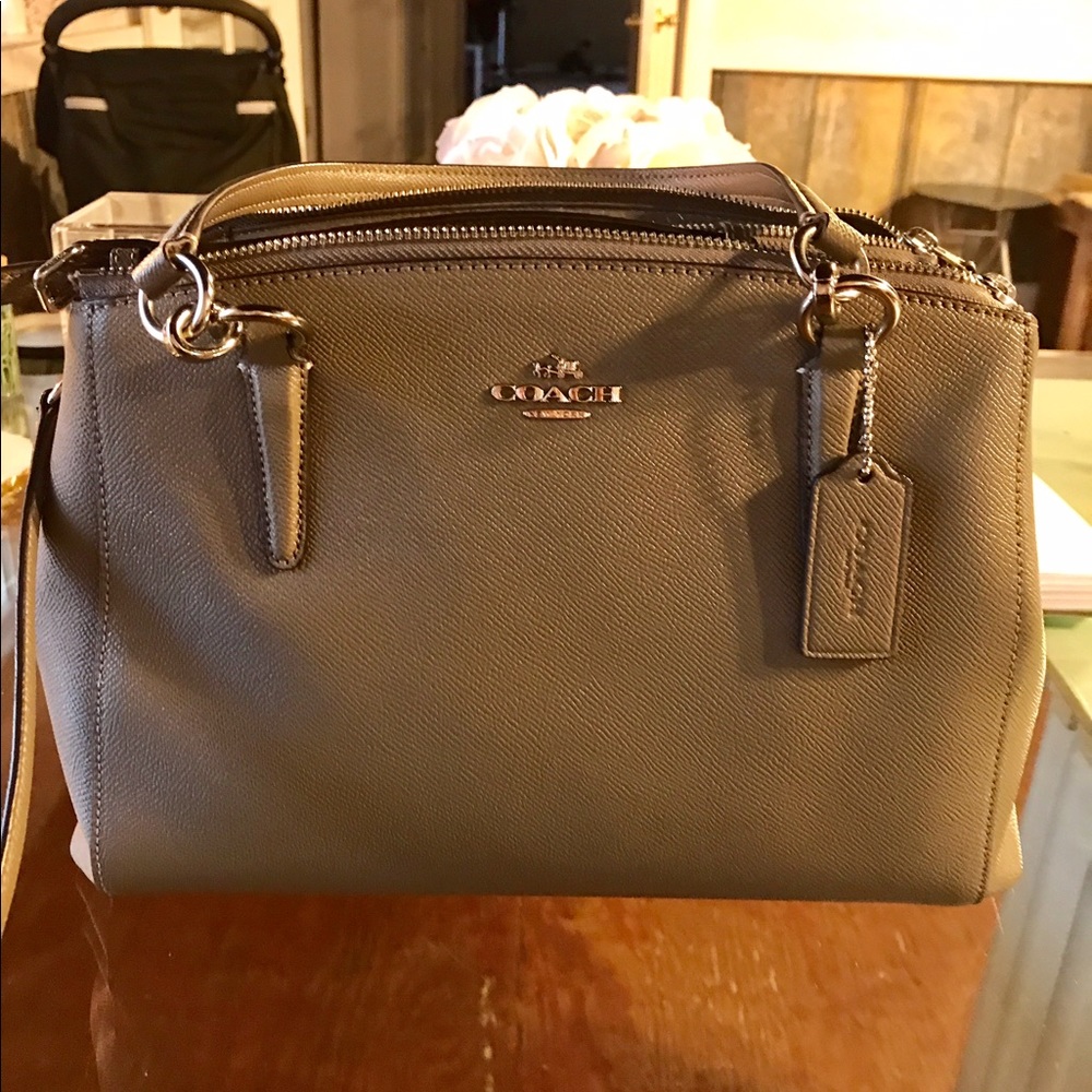 Authentic leather Coach crossbody/shoulder bag